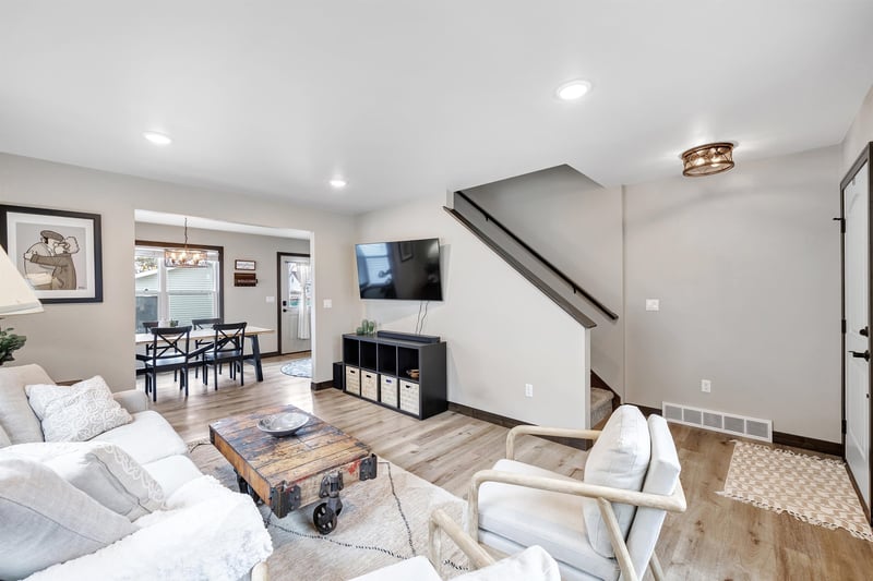 1231 Greenwood Ave, Green Bay, WI 54304