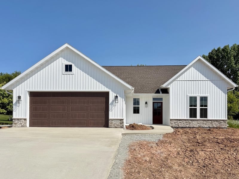 W6838 Goldfinch Dr, Greenville, WI 54942