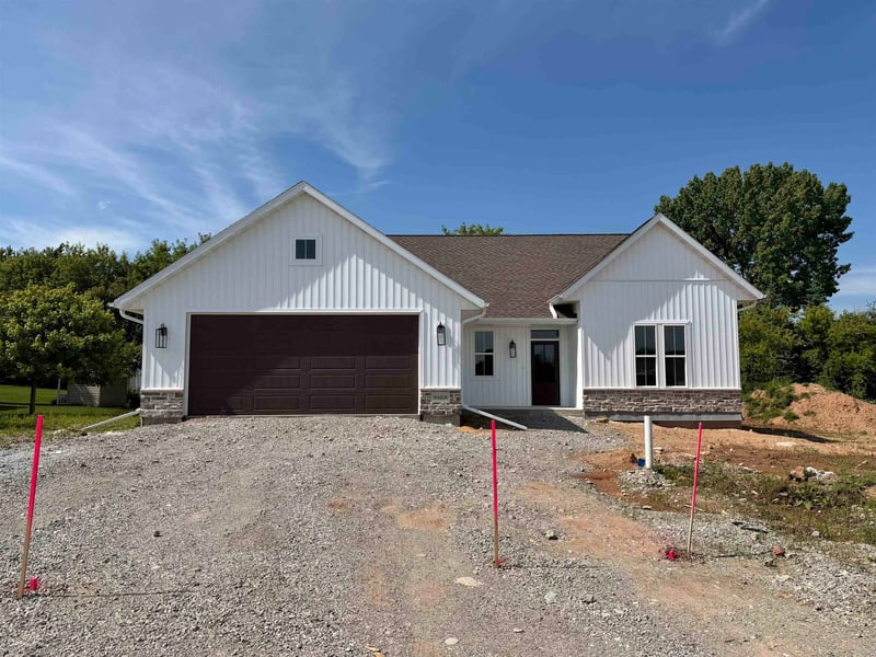 W6838 Goldfinch Dr, Greenville, WI 54942