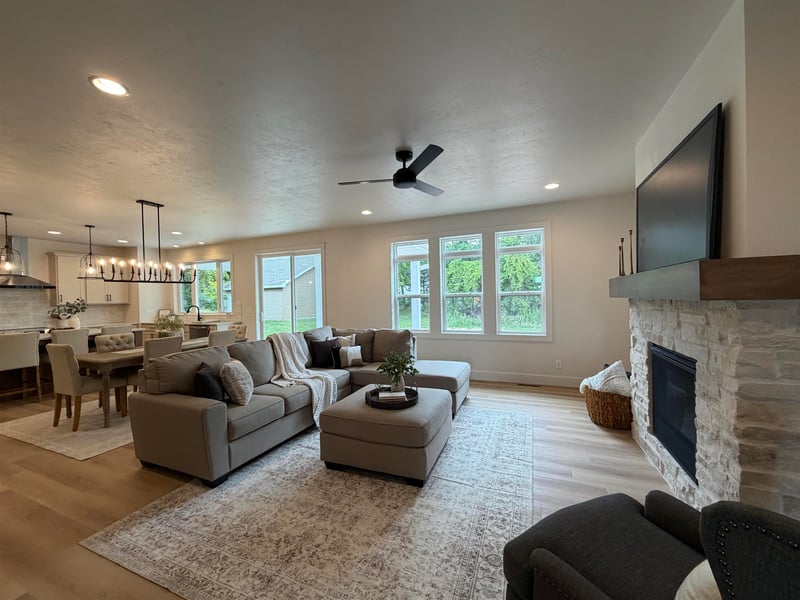 W6838 Goldfinch Dr, Greenville, WI 54942