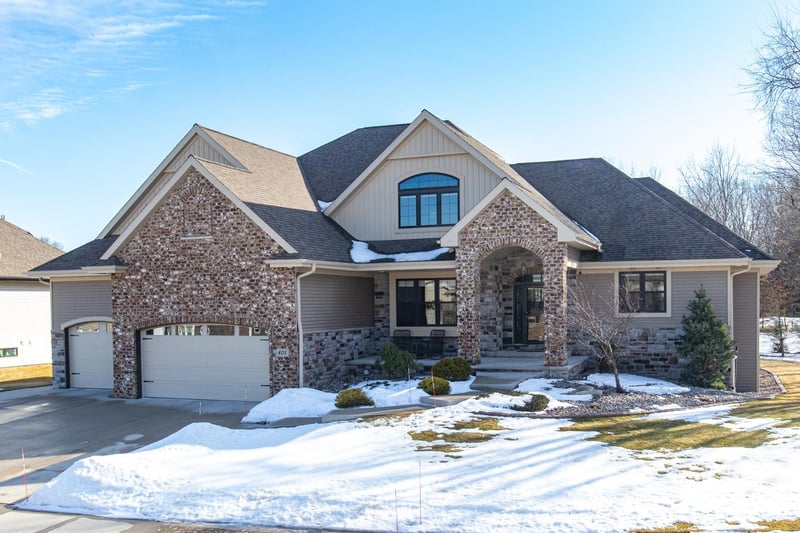 405 Woodfield Prairie Way, Hobart, WI 54155