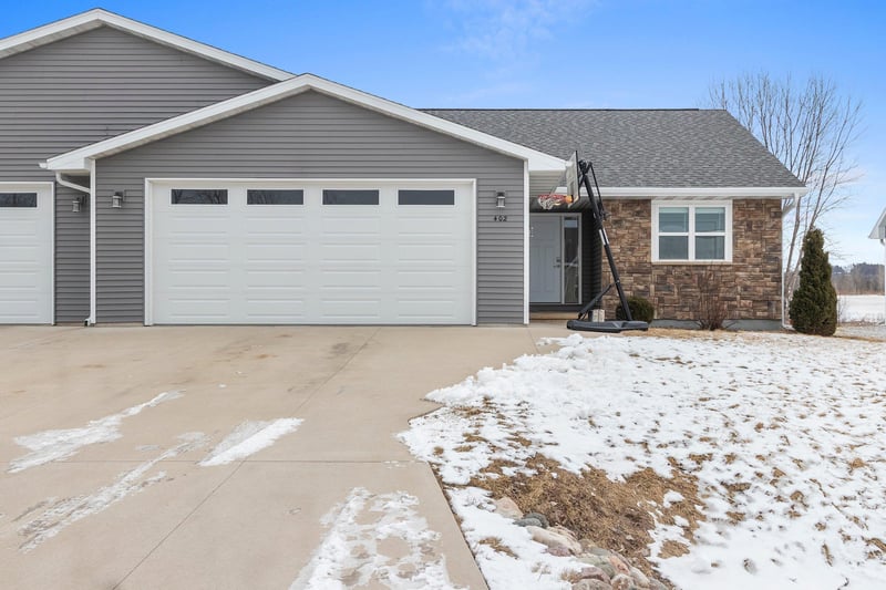 402 Tristan Dr, Shawano, WI 54166