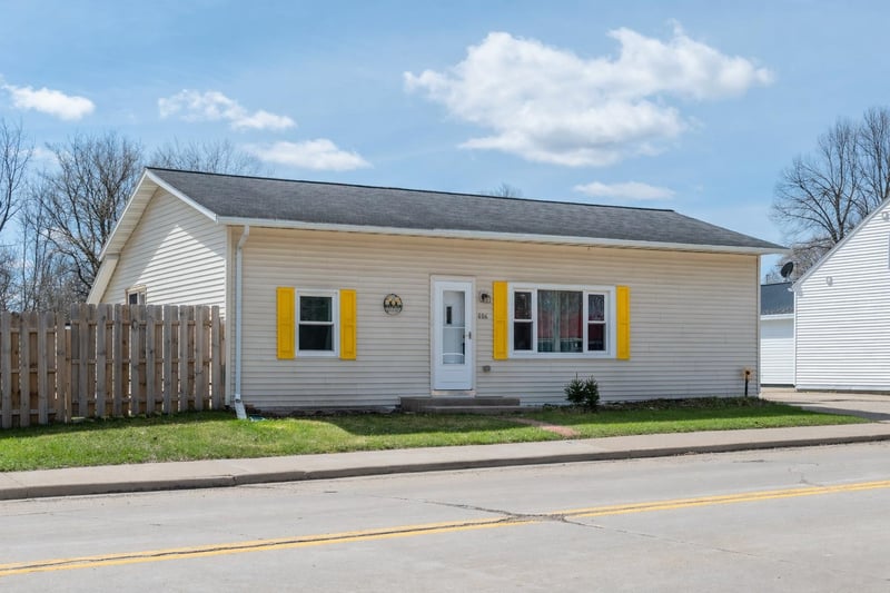 406 Main St, Gillett, WI 54124