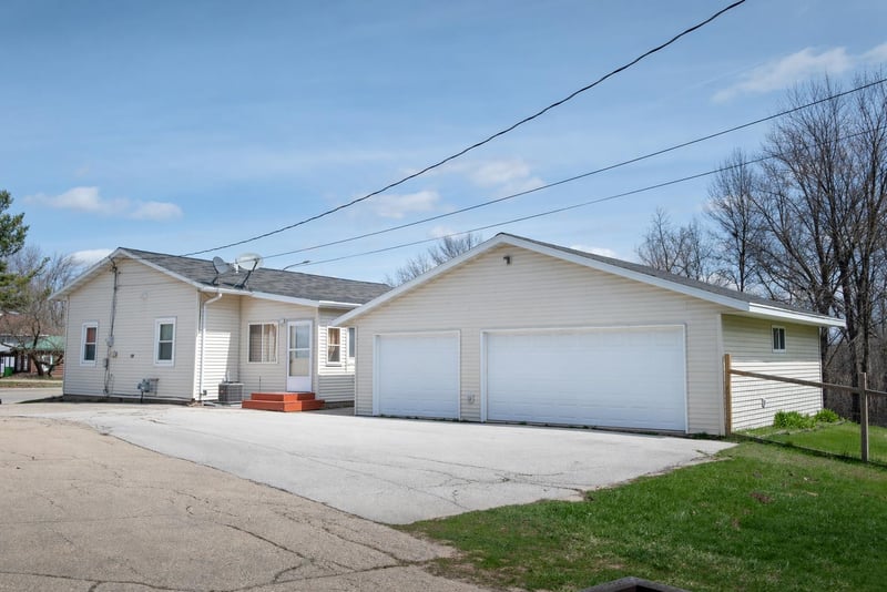 406 Main St, Gillett, WI 54124