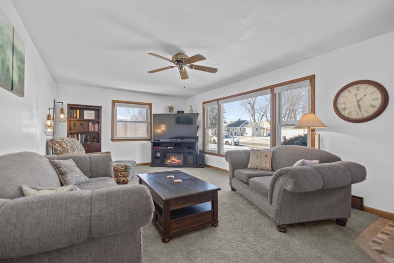 909 Weiland Ave, Appleton, WI 54914