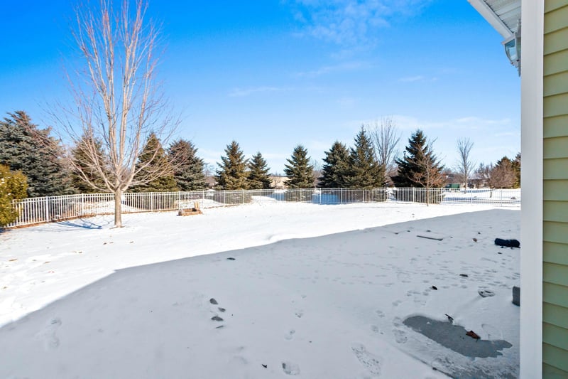 4882 Isabella Cir, Oneida, WI 54155