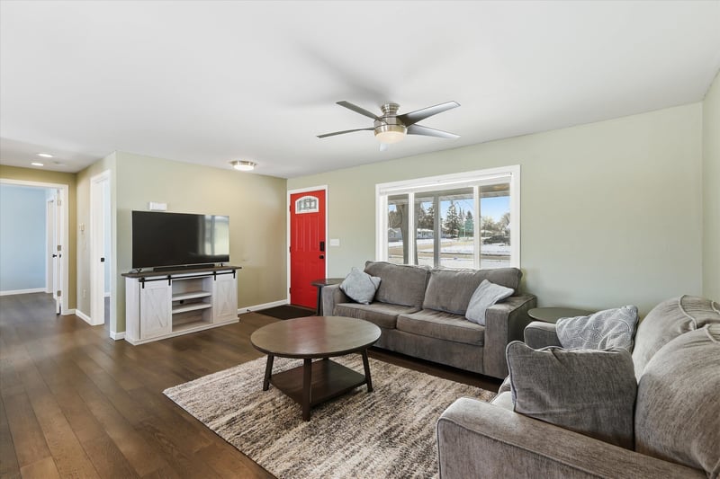 744 Twin Harbor Dr, Winneconne, WI 54986-0000