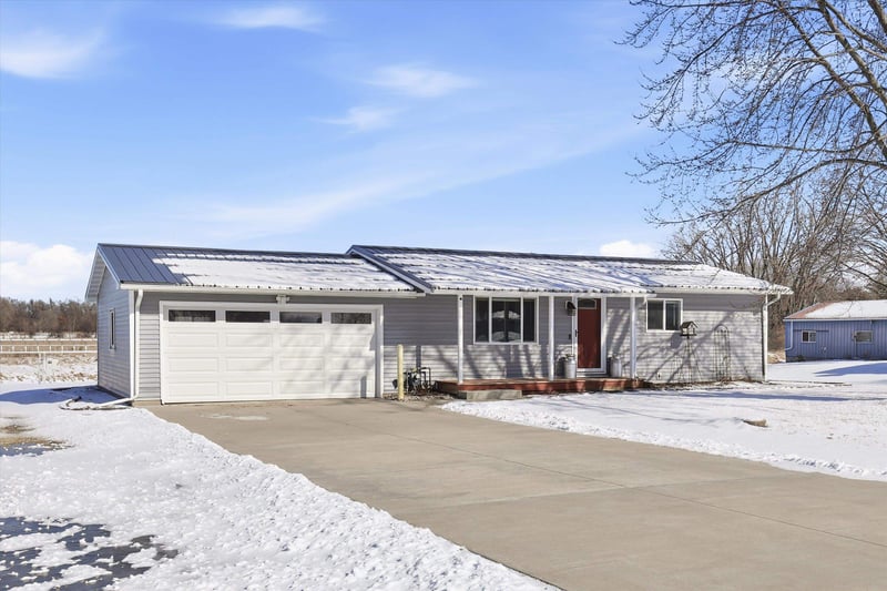 744 Twin Harbor Dr, Winneconne, WI 54986-0000