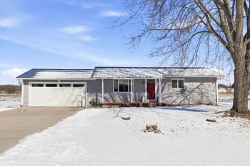 744 Twin Harbor Dr, Winneconne, WI 54986-0000