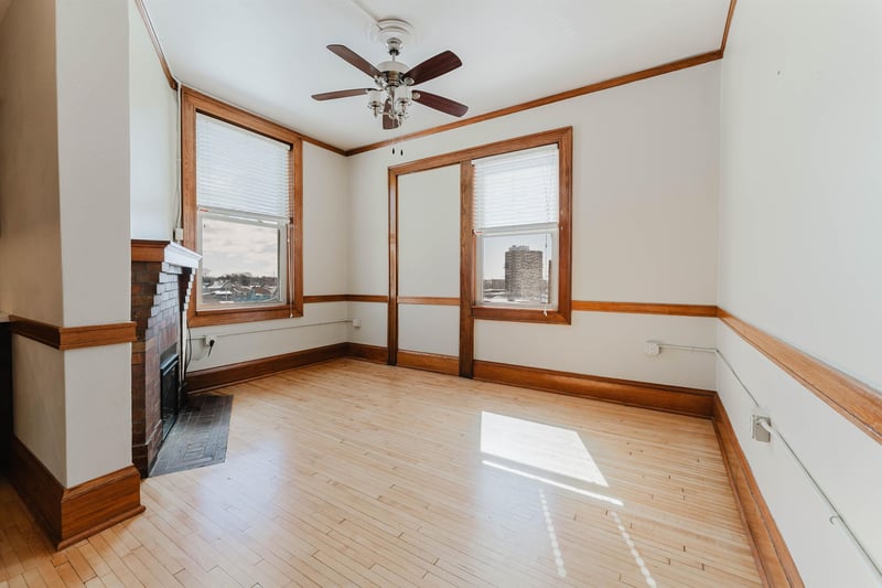 105 Washington Ave #304, Oshkosh, WI 54901-4980