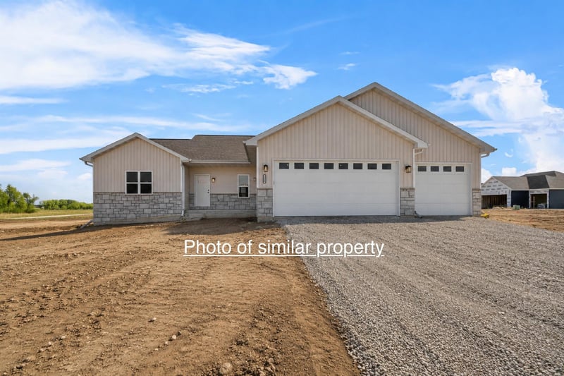 W5765 Roundstone Pl, Menasha, WI 54952