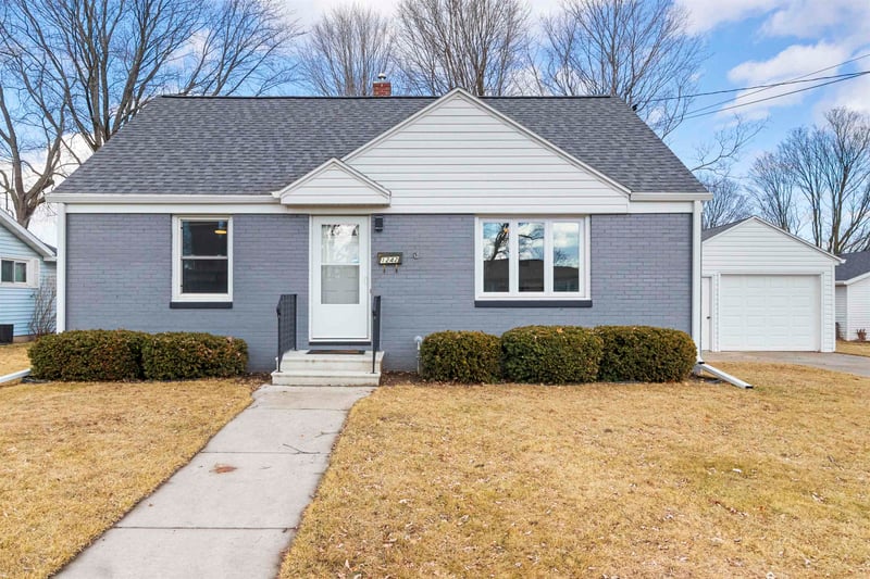 1242 Langlade Ave, Green Bay, WI 54304