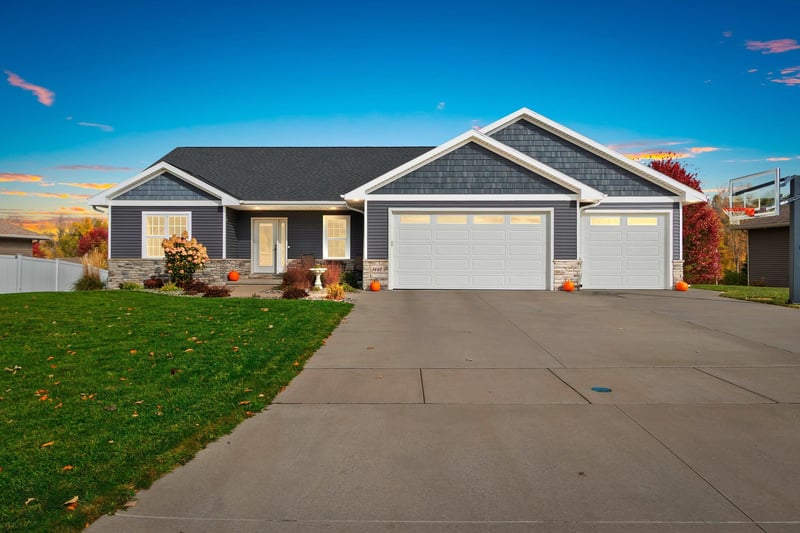 3442 Leeds Castle Dr, Green Bay, WI 54313-7483