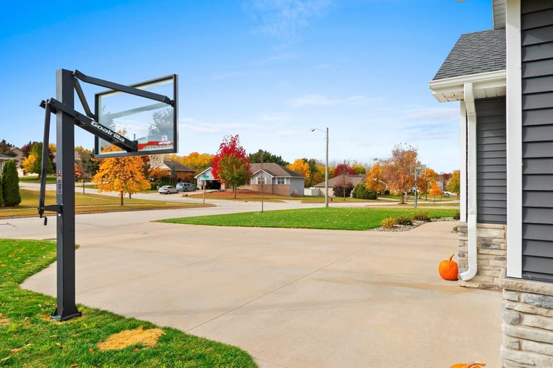 3442 Leeds Castle Dr, Green Bay, WI 54313-7483