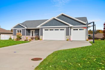 3442 Leeds Castle Dr, Green Bay, WI 54313-7483