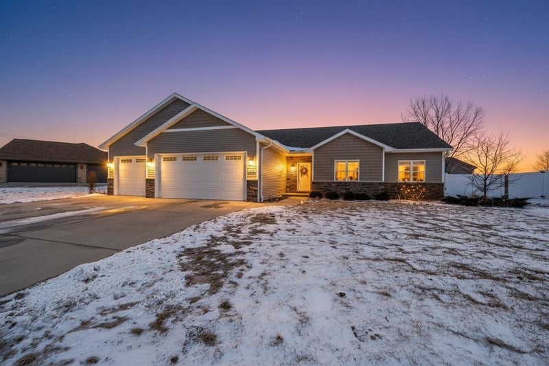 2125 Fox Point Cir, De Pere, WI 54115