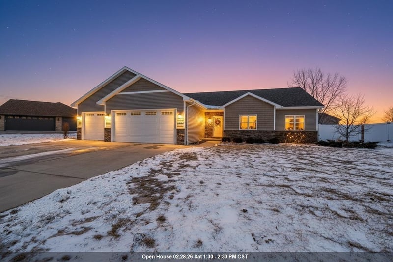 2125 Fox Point Cir, De Pere, WI 54115