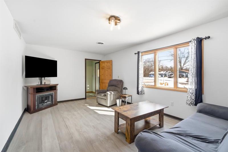 N6309 Lake Dr, Shawano, WI 54166