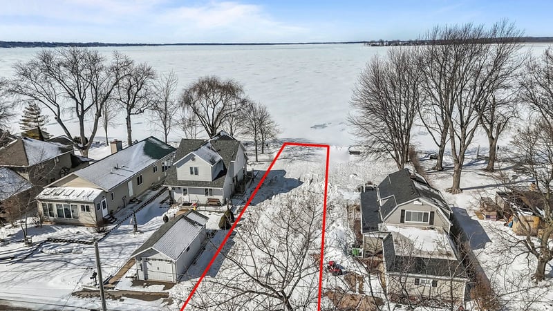 2959 Sunset Point Ln, Oshkosh, WI 54904