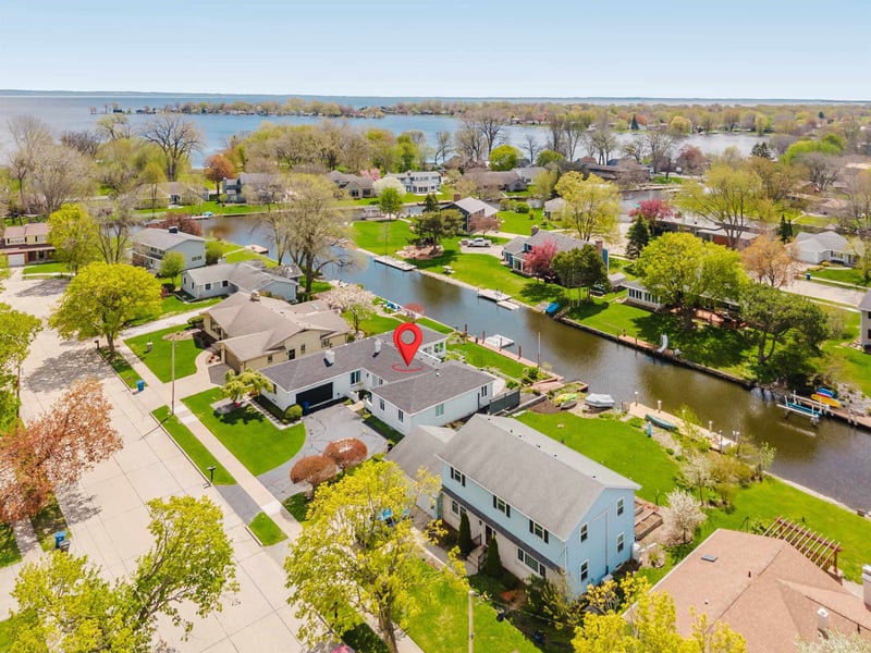 933 Starboard Ct, Oshkosh, WI 54901-2063