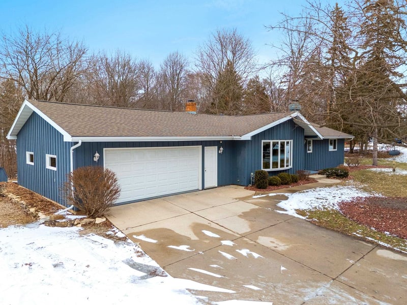 4074 Linden Ln, Green Bay, WI 54313
