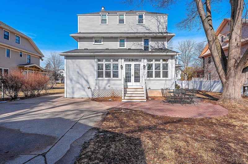 1225 Washington Ave, Oshkosh, WI 54901-5357