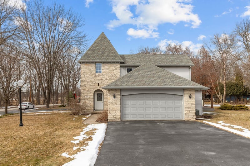 2134 Sunrise Dr, Appleton, WI 54914