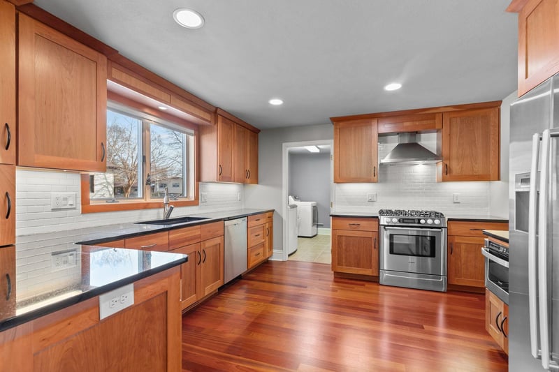 2134 Sunrise Dr, Appleton, WI 54914