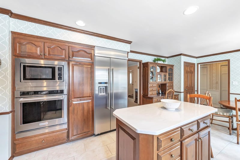 1326 Summer Range Rd, De Pere, WI 54115-3543