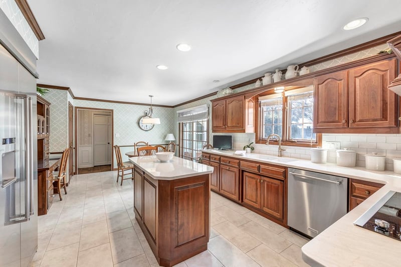 1326 Summer Range Rd, De Pere, WI 54115-3543