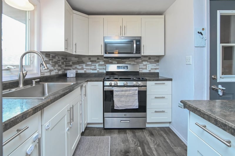 1332 Sunray Ln, Green Bay, WI 54313-7139