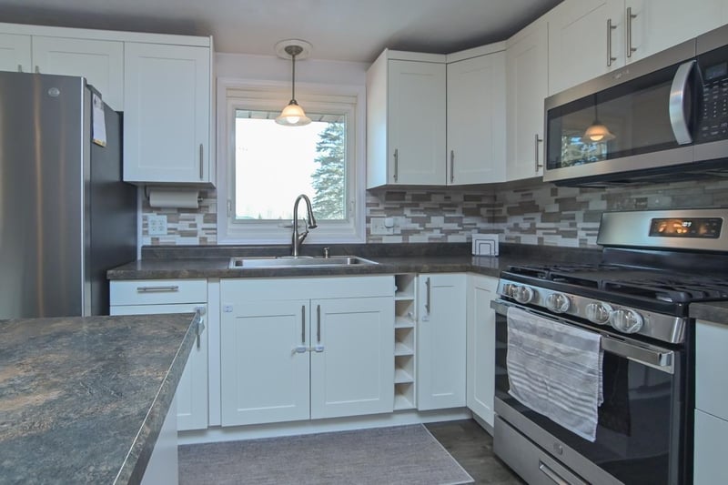 1332 Sunray Ln, Green Bay, WI 54313-7139