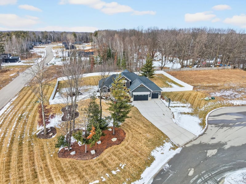 692 Blackberry Ct, Oneida, WI 54155