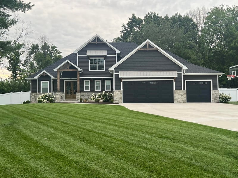 692 Blackberry Ct, Oneida, WI 54155