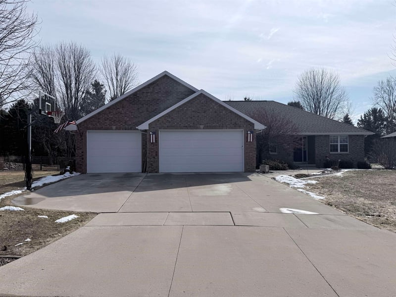 2017 Morning Dew Ln, De Pere, WI 54115