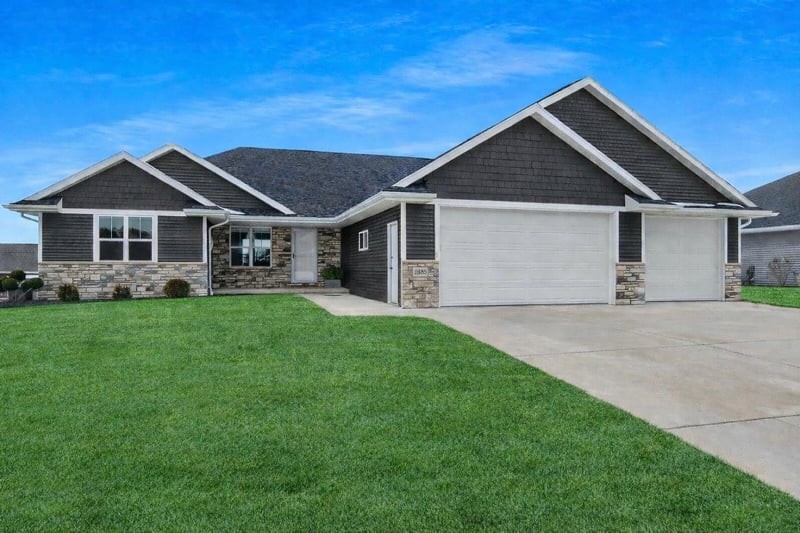 2885 Sussex Rd, Green Bay, WI 54311