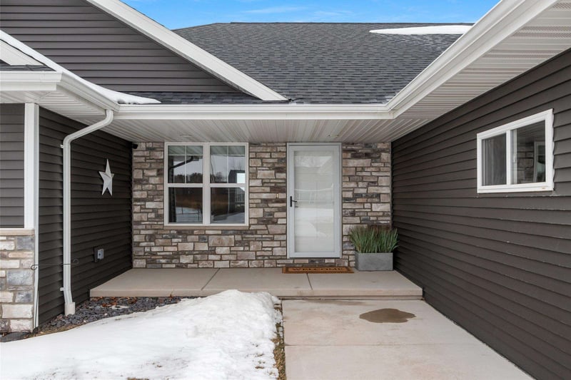 2885 Sussex Rd, Green Bay, WI 54311