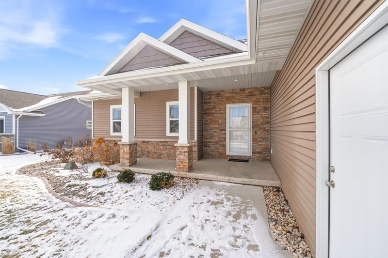 1911 Bear Paw Trl, Kaukauna, WI 54130