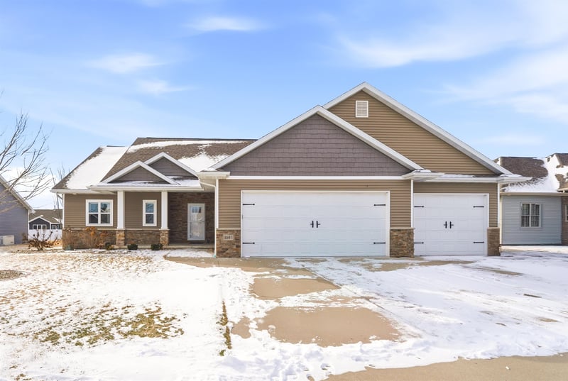 1911 Bear Paw Trl, Kaukauna, WI 54130