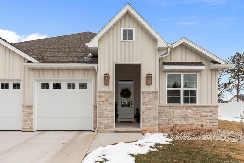 N9046 Southtowne Dr, Menasha, WI 54952