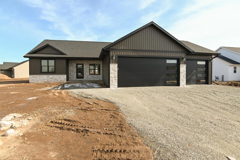 1450 Divinity Dr, De Pere, WI 54115