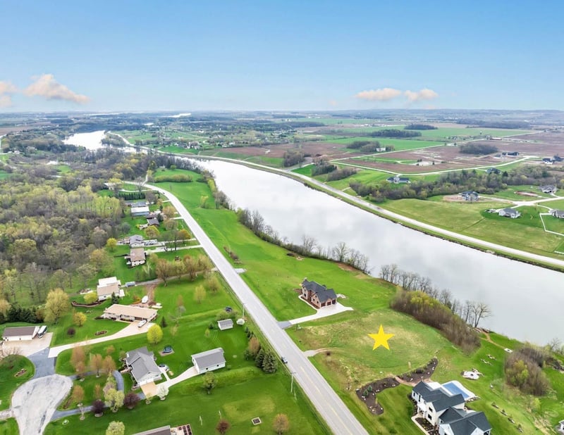 4079 Lost Dauphin Rd, Wrightstown, WI 54115
