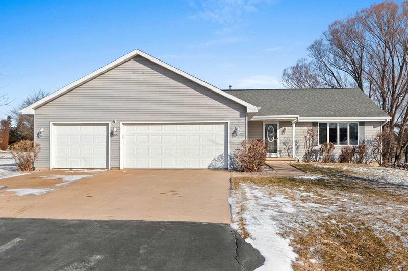 W6082 Hearthstone Dr, Appleton, WI 54915