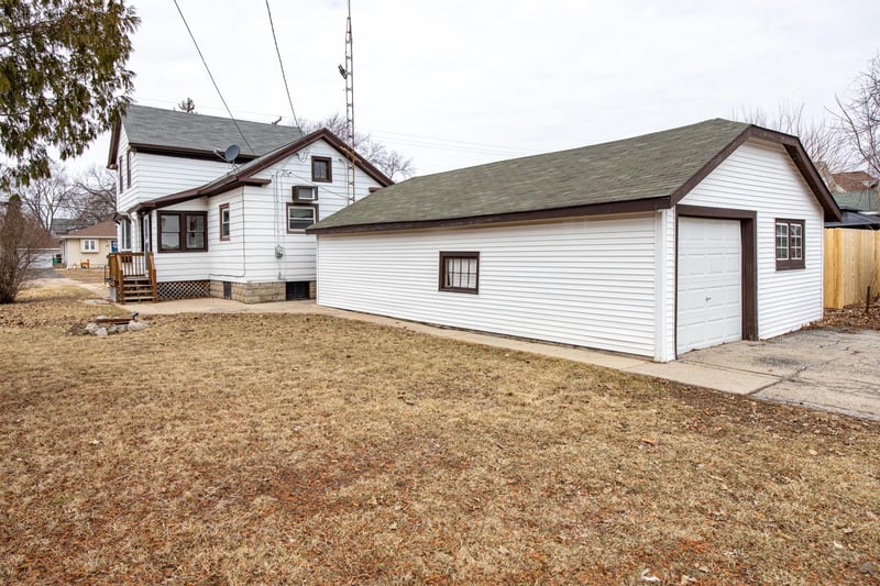 1412 Jefferson St, Oshkosh, WI 54901