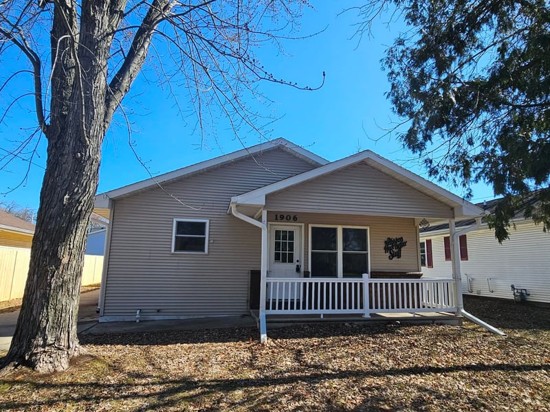 1906 Mitchell St, Oshkosh, WI 54901