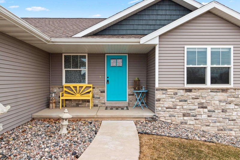 3164 Howard View Ln, Green Bay, WI 54313-4227