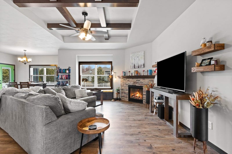 3164 Howard View Ln, Green Bay, WI 54313-4227