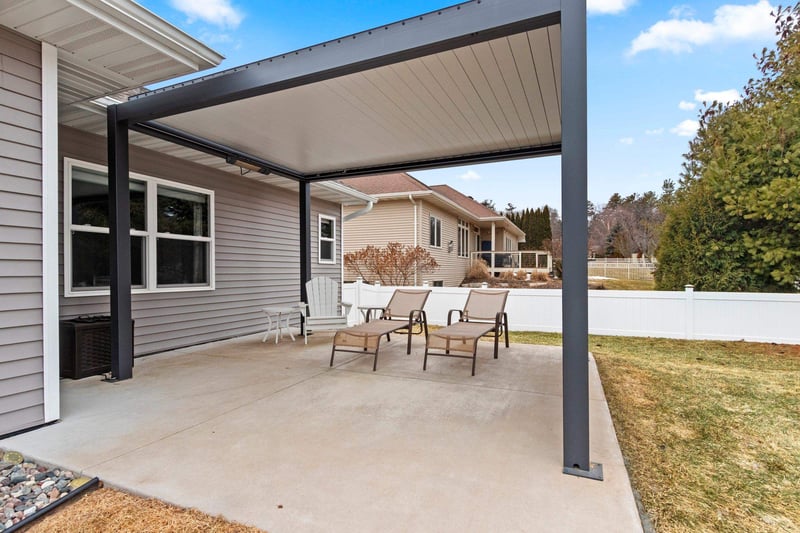 3164 Howard View Ln, Green Bay, WI 54313-4227