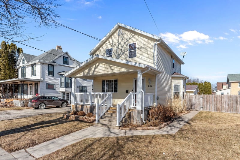 207 Forest Ave, Neenah, WI 54956