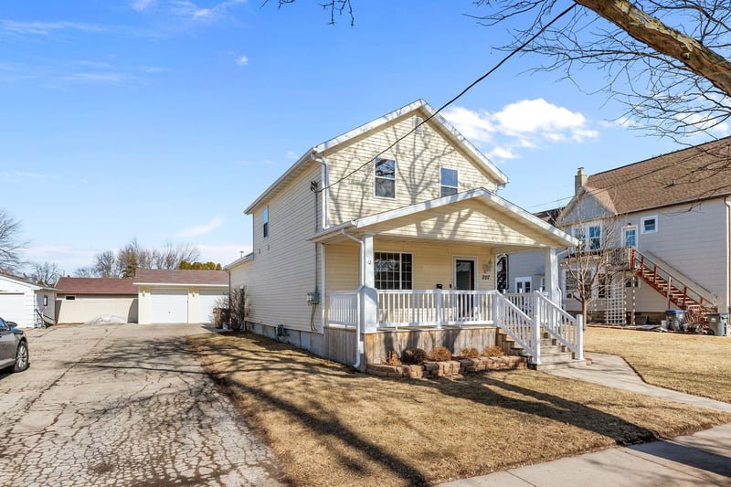 207 Forest Ave, Neenah, WI 54956